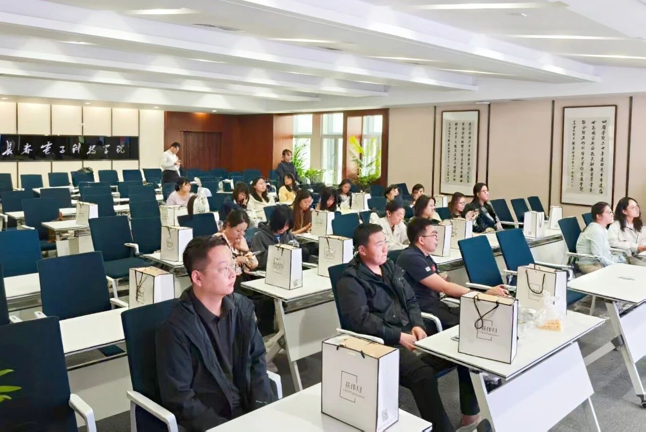 粽香迎端午 烘焙聚温情——我校开展教职工端午蛋糕DIY活动