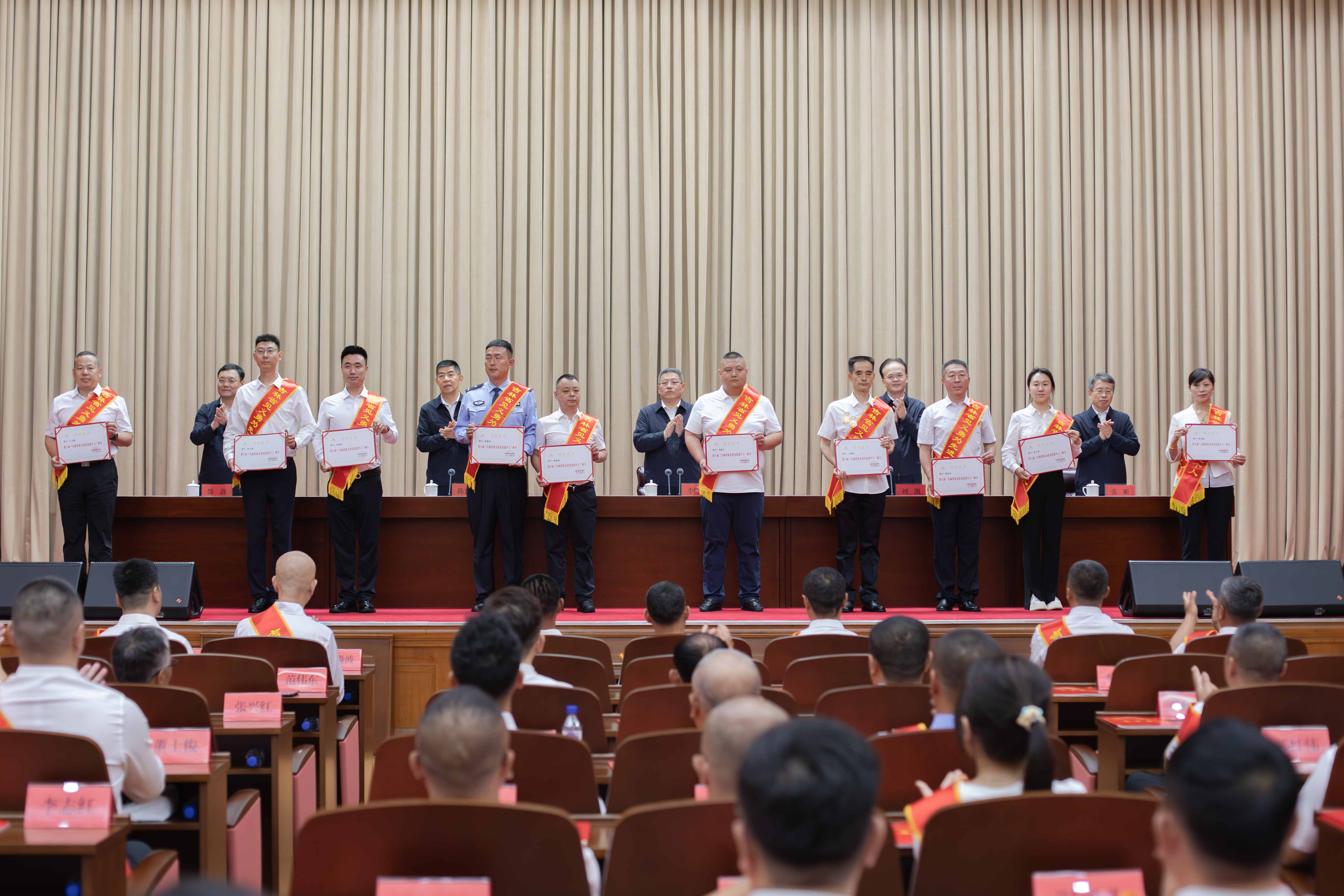 喜报！长春高校教师孙立群入选吉林省见义勇为模范和先进个人名单！昔日消防员路遇火情教科书式救援